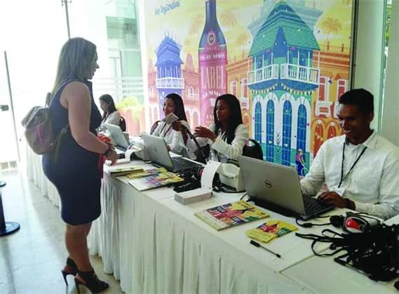 Punto de registro y backing de check-in para evento